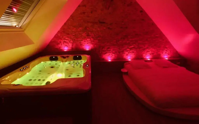 Suite Cupidon- Domaine des trois châteaux