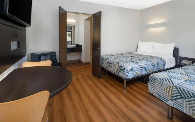 Motel 6 Santa Barbara, CA - State Street