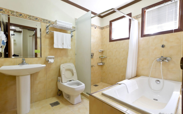 Crown Regency Suites & Residences - Mactan