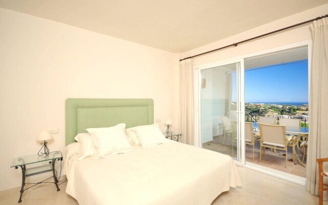 Apartment With 2 Bedrooms in Benahavís, With Wonderful Mountain View,