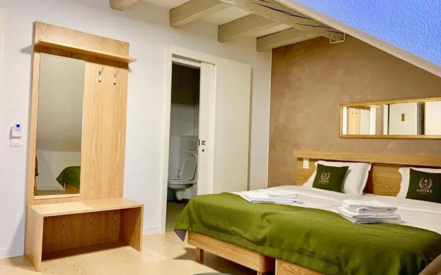 Hotel Adore