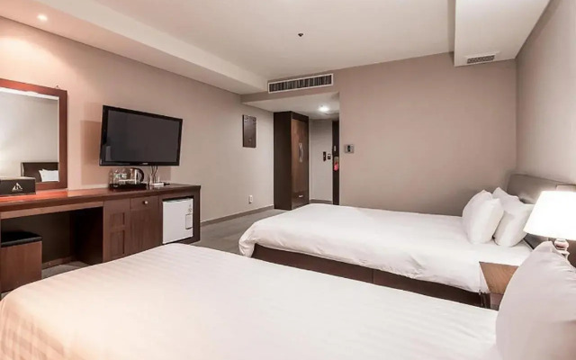 New Hilltop Hotel