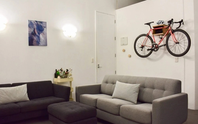 Stylish Queen Street Loft-style 1 Bedroom