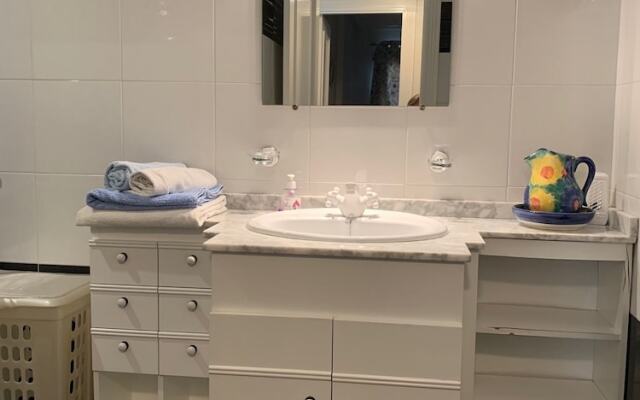 Sunny apartment in Albir el Point
