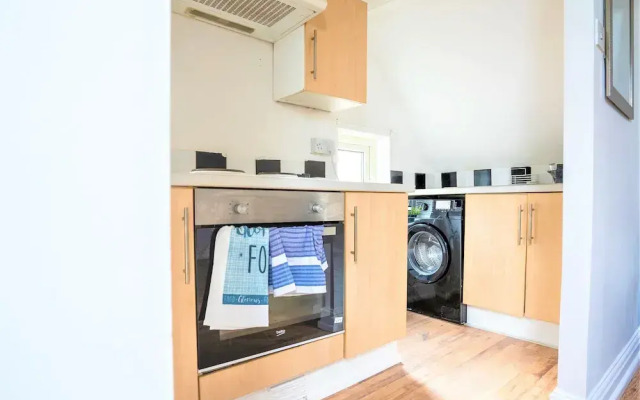Travellers Stays In The Heart Of Orrell Park