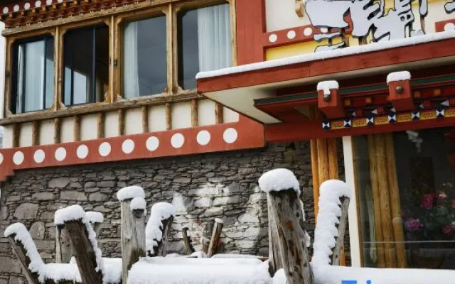 Four Girls Mountain Lanxi Wild Luxury Hotel (Changpinggou Scenic Area Branch) – Exterior – Ngawa