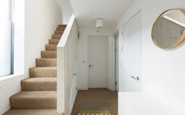 The Cliffside Loft - Distinctly Modern 3Bdr Riverside Home