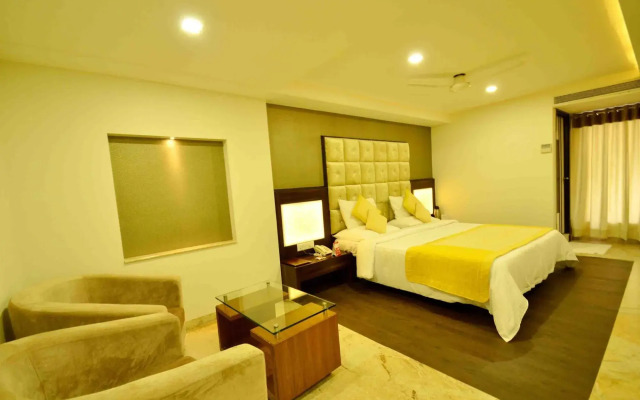 OYO Premium Kanchan Bagh
