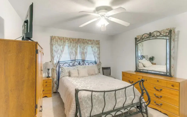 Cozy Waycross House w/ Yard & Screened Patio!