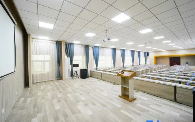 Holiday Inn (Fuyang Yingzhou District City Normal College)