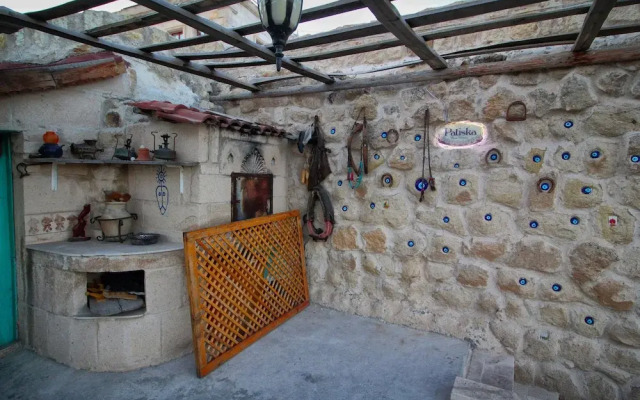 Patisca Cave House