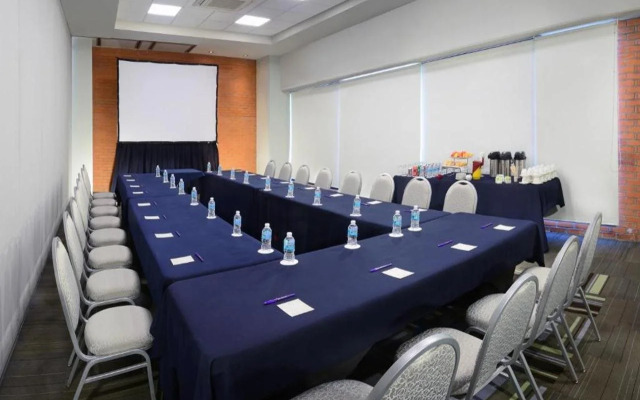 Hotel Guadalajara Country Club by HNF