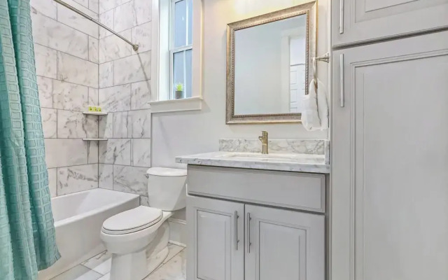 Spacious 4BR Condo with Pool