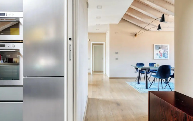 Elegant apt with parking and balcony