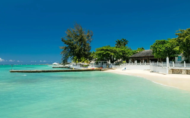 Grand Decameron Montego Beach, A Trademark All-Inclusive Resort