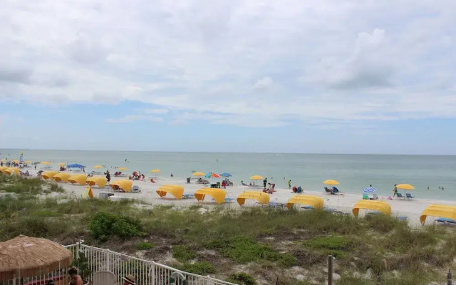 Schooner Hotel