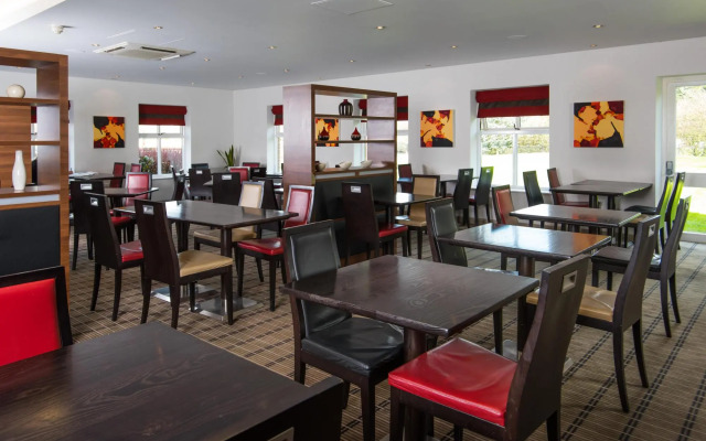 Holiday Inn Express WARWICK M40, JCT.15