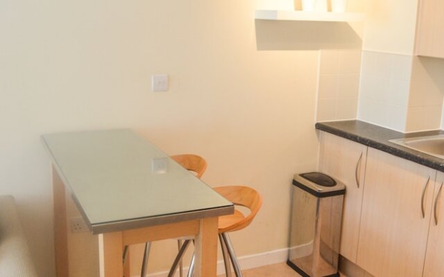 Gunwharf Quays Chic Apartment