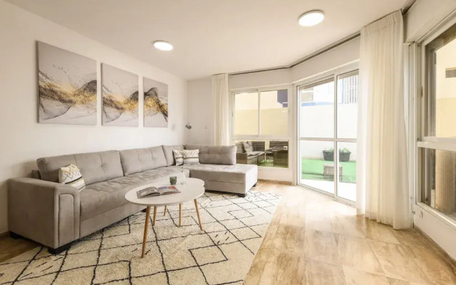 Seaside Escape with Private Patio by Sea N Rent