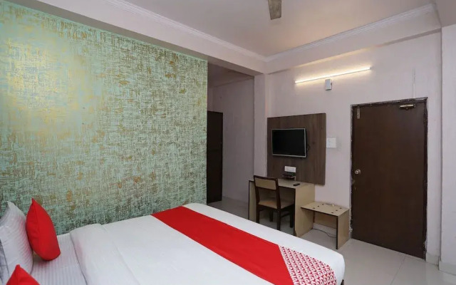 OYO 19824 Hotel Doon Palace