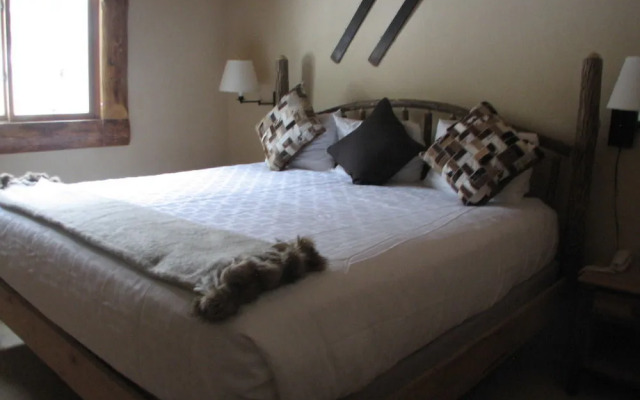 Stonebridge Condominiums