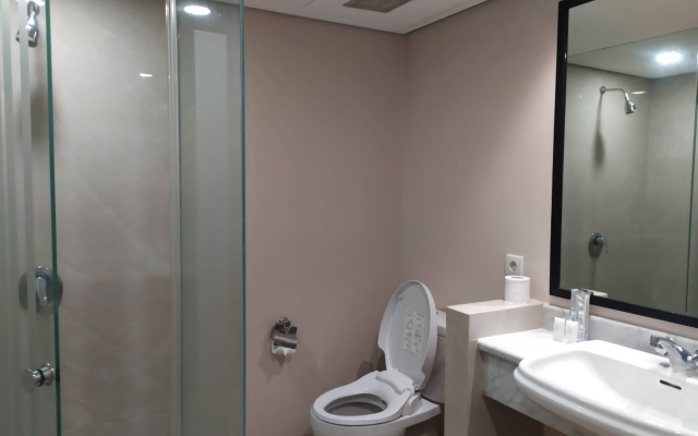 Grand Tropic Suites Hotel