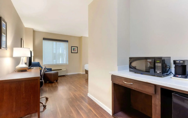 Comfort Inn & Suites near Ontario Airport