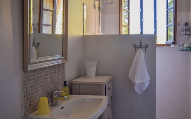 Charming Holiday Home With Deckchairs, Garden, Terrace, BBQ