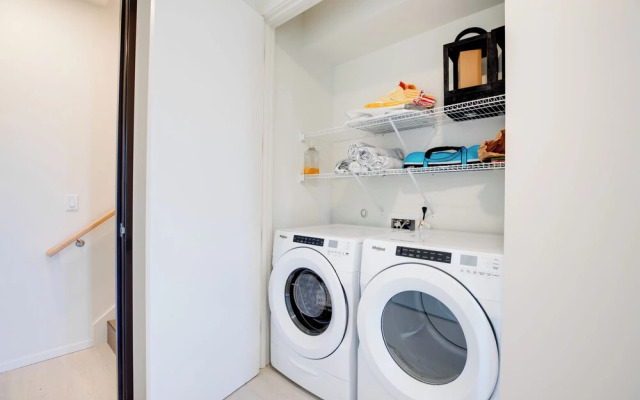 Seaside Vacation Rental: Walk to Beach & Downtown!