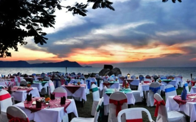 Sunset Village Beach Resort