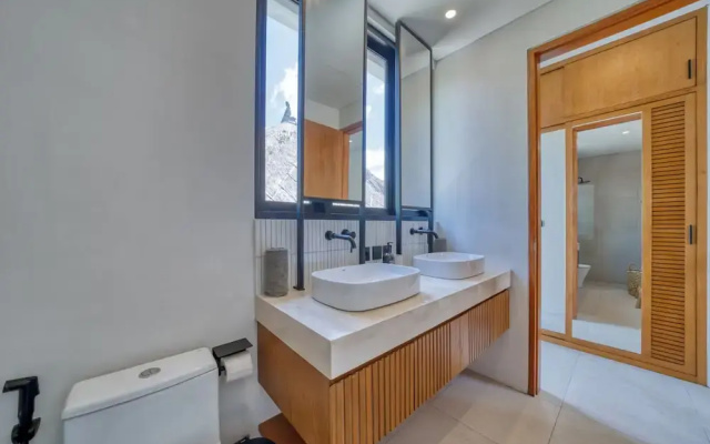 Malvarrosa Stylish 1BR Private Pool Villa Bingin