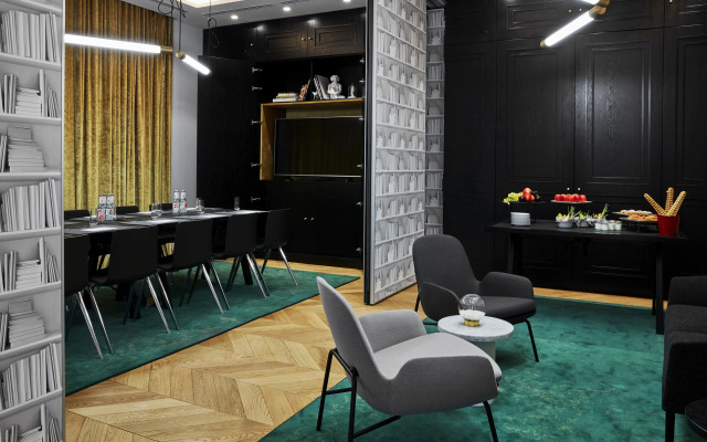 Roomers Munich, Autograph Collection