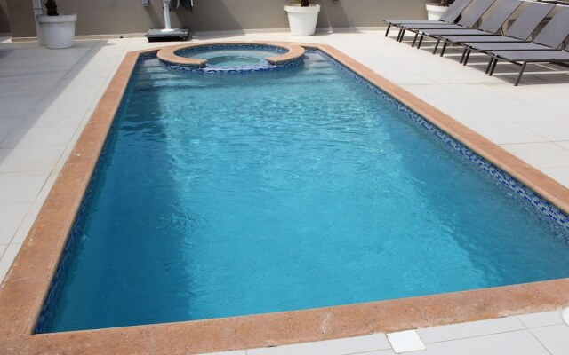 Modern Villa in Jan Thiel with Hot Tub
