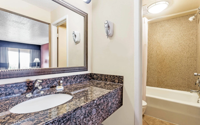 Days Inn by Wyndham Fort Lauderdale-Oakland Park Airport N