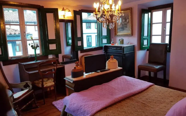 The Old Palace Tower / La Torre del Palación