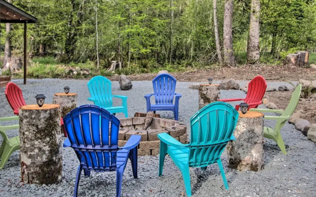 Cozy Cabin - 5 Miles to Mt Rainier National Park!