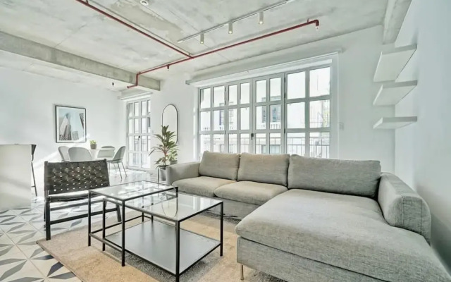 w Cozy 2BR in Plaza Herrera