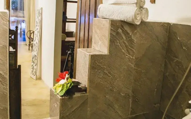 Moonshine Uroa Boutique Hotel
