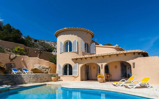 Villa With Sea Breeze Charm