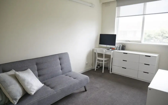 Retro Apart with Air Conditioning Perfect Location