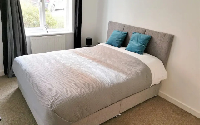 BookedUK - Home from Home Apartment
