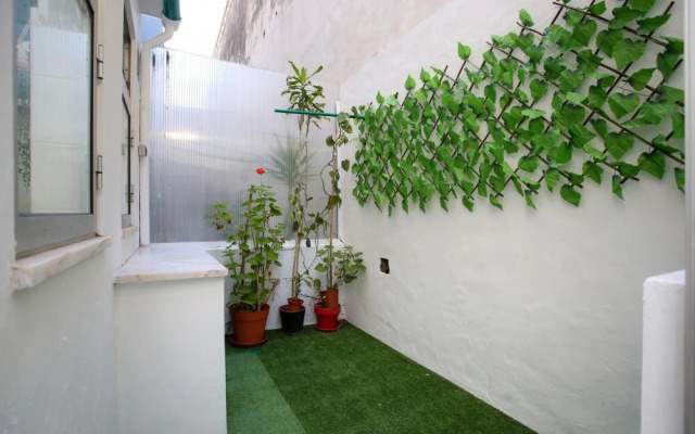 Johnny Ringo Family Apartment II