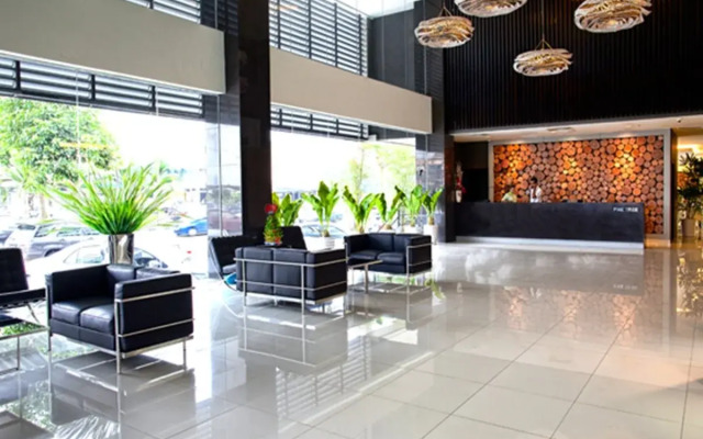 Pinetree Hotel