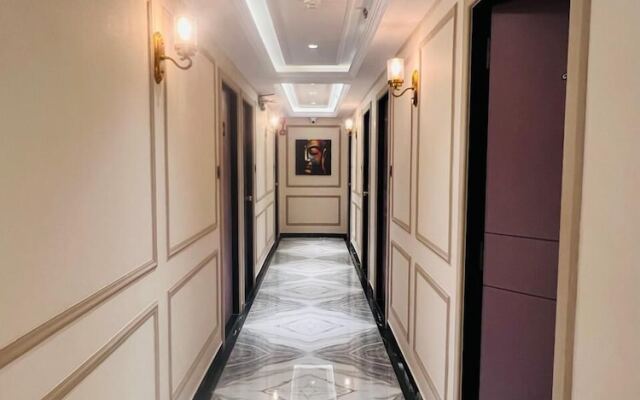 4 Ever Hotel - Surat