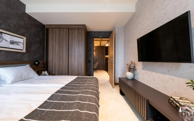 Woodside Residence 325