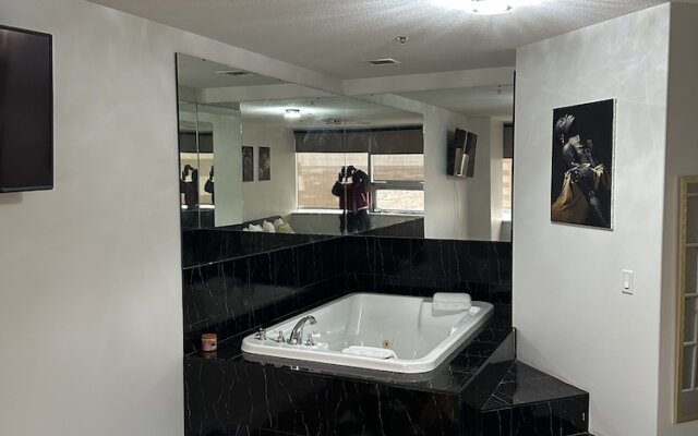 Luxury Downtown Condo Two Bedroom