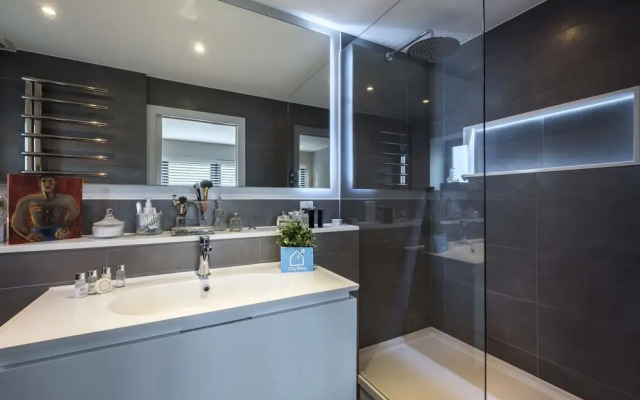 Contemporary Burntwood Grange Demeure - TFR