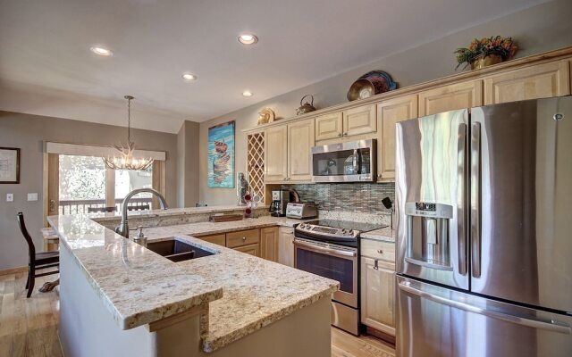 Tall Pines Lodge 4 Bedroom Townhouse by RedAwning