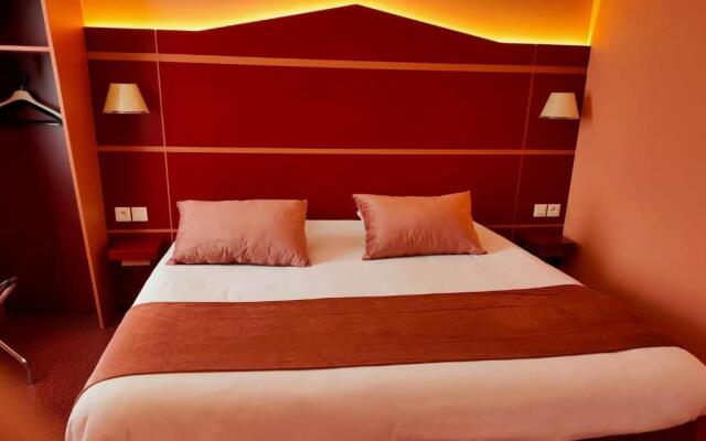 FastHotel Montmarault - Auberge du Grand Champ