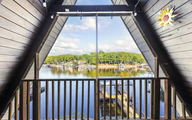 Sunrise Oasis - Enjoy Lakefront Living